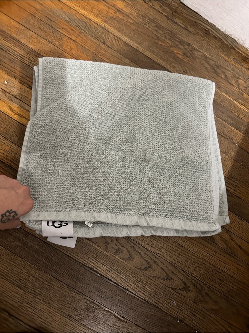 SET OF 2 UGG BATH TOWELS - UGG MARTIS ORGANIC COTTON BATH TOWELS - LIGHT BLUE